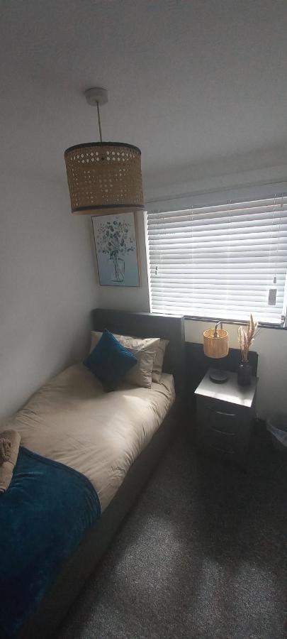 6-Min Walk To New Cross Parking Long Stay Discounts ولفرهامبتون المظهر الخارجي الصورة
